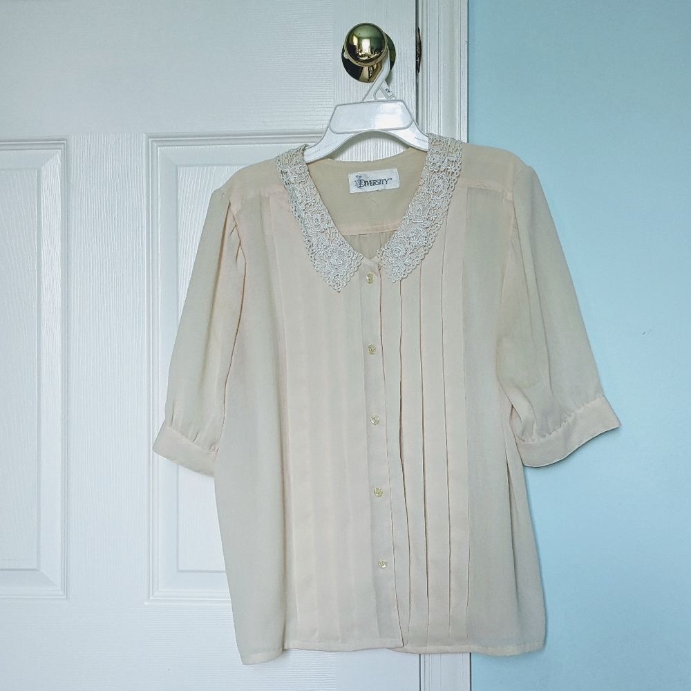 Women's vintage blouse with crochet collar